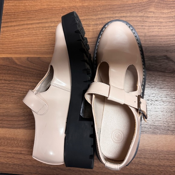 Urban Outfitters Shoes - Picture 1 of 3